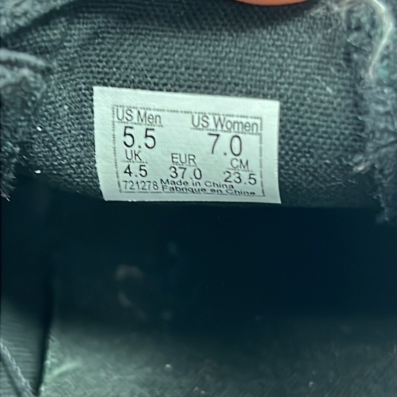 Vans Classic Unisex Perforated Leather Slip On Sneakers Men 5.5/Women 7 - Picture 6 of 7